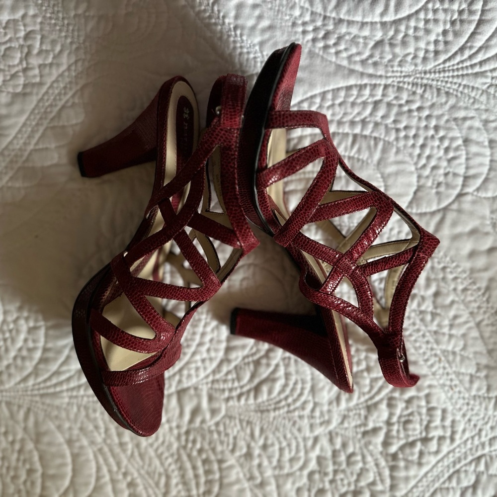 NATURALIZER N5 Comfort Sandals WOMAN’s SIZE 7 - COLOR Garnett